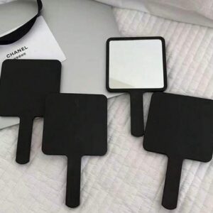 Petit miroir, carré noir